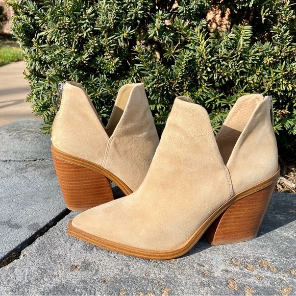 Vince Camuto Gigietta ankle bootie - Picture 3 of 13